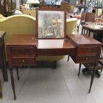 649 1402 DRESSING TABLE